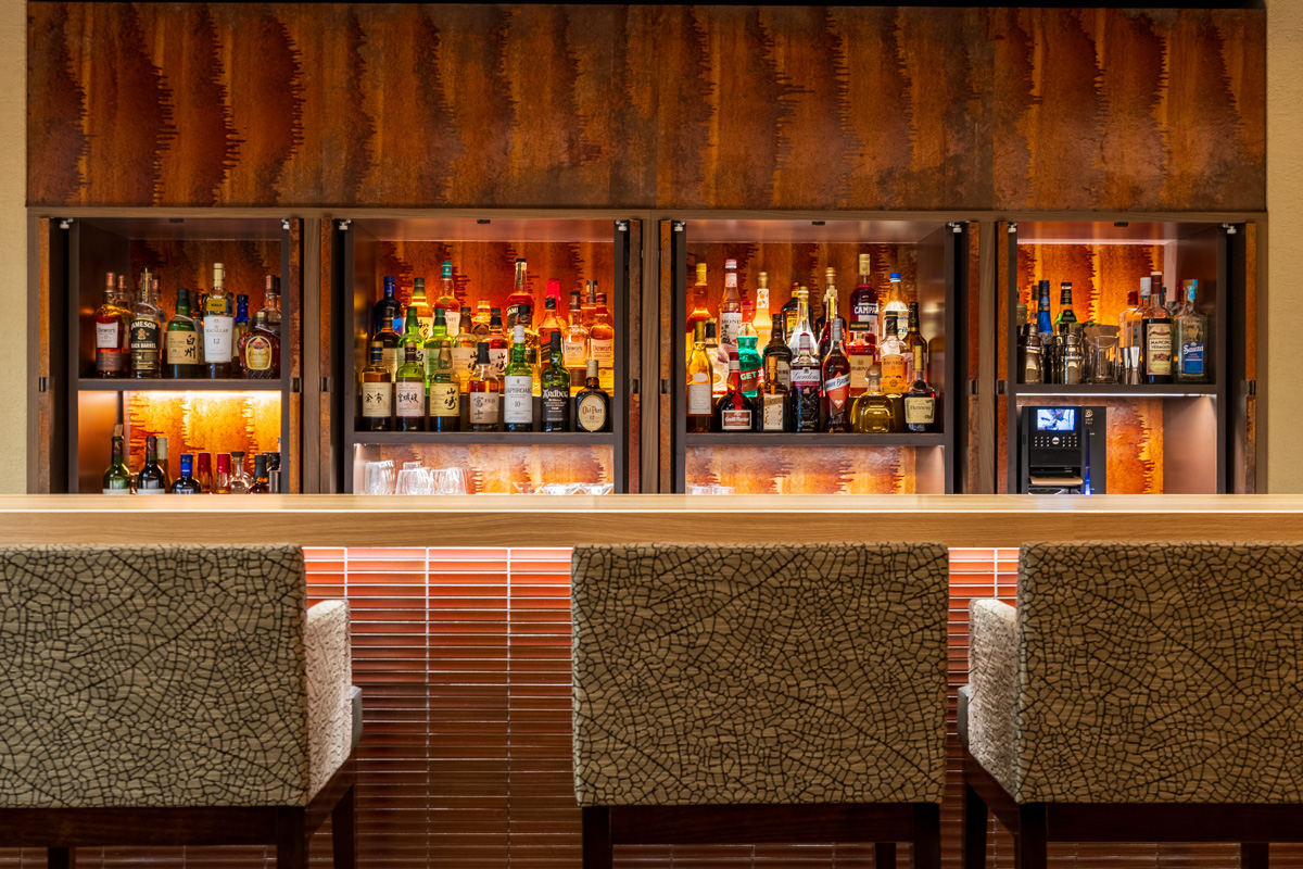 DINING_THE BAR