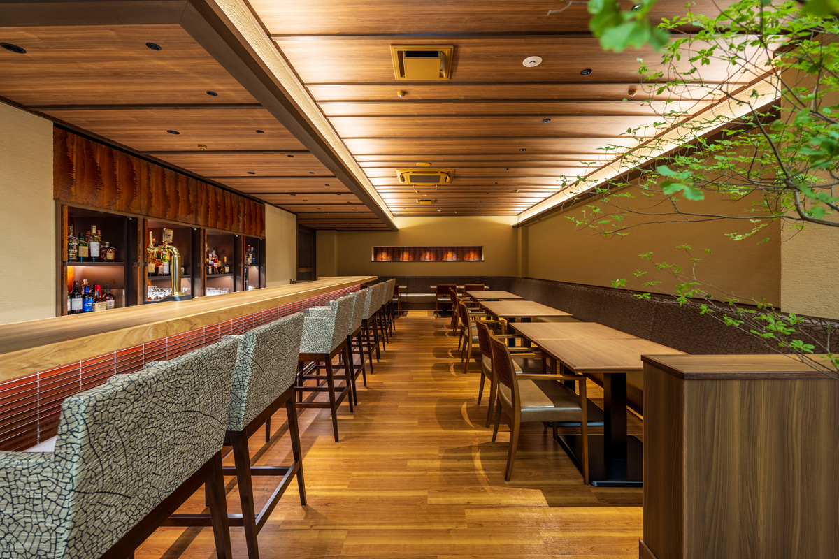 DINING_THE BAR
