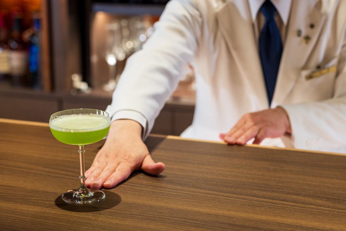 DINING_THE BAR