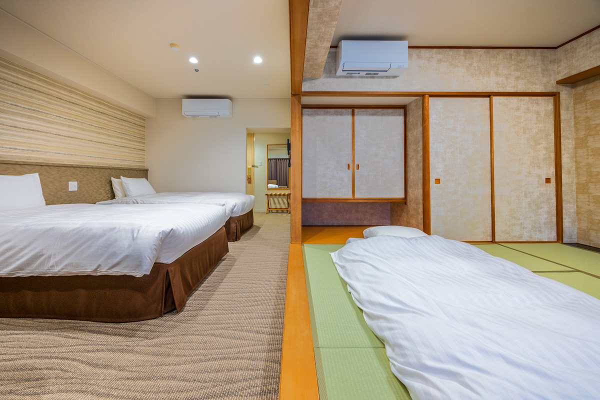 Main Building Renovated JapaneseWestern Combination Room