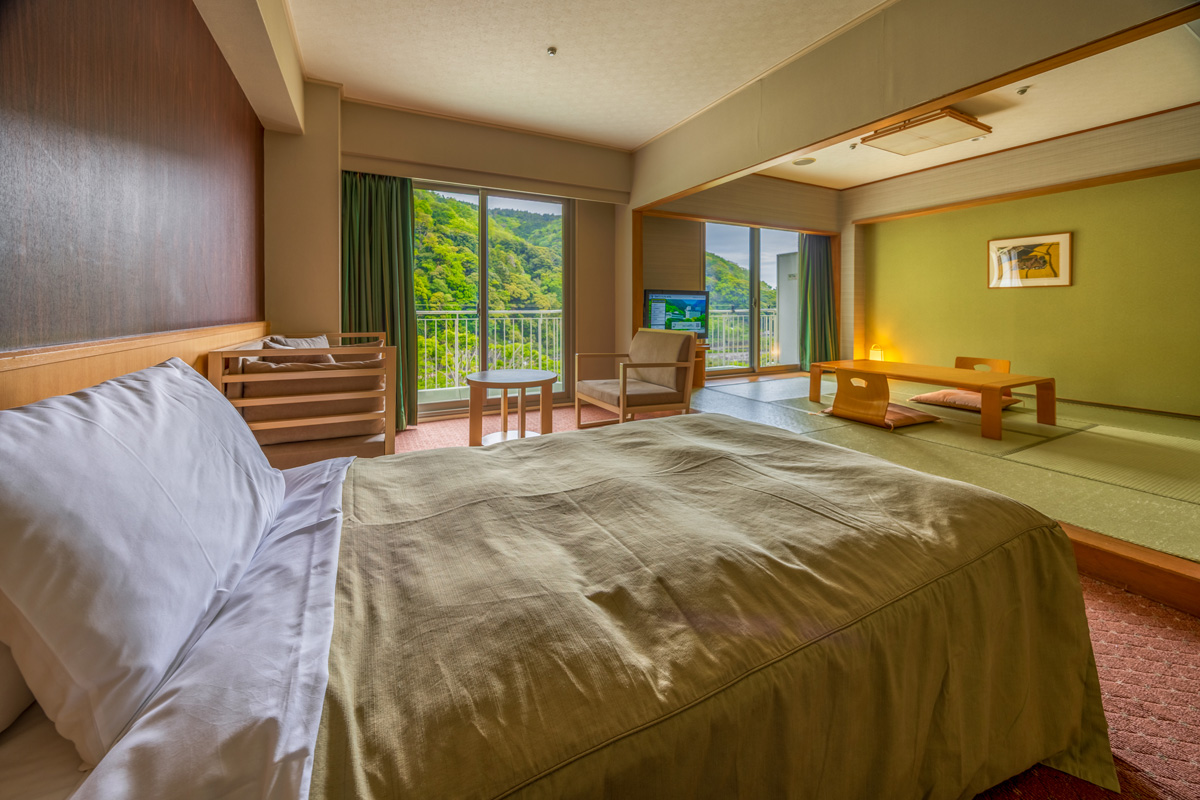 Main Building Renovated JapaneseWestern Combination Room
